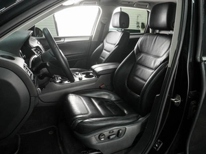 Внедорожник Volkswagen Touareg 2011 года, 1584000 рублей, Воронеж