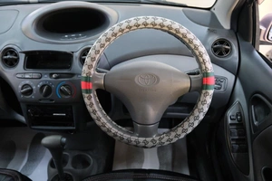 Хетчбэк Toyota Vitz 2001 года, 339000 рублей, Омск
