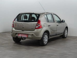 Хетчбэк Renault Sandero 2010 года, 675000 рублей, Красноярск