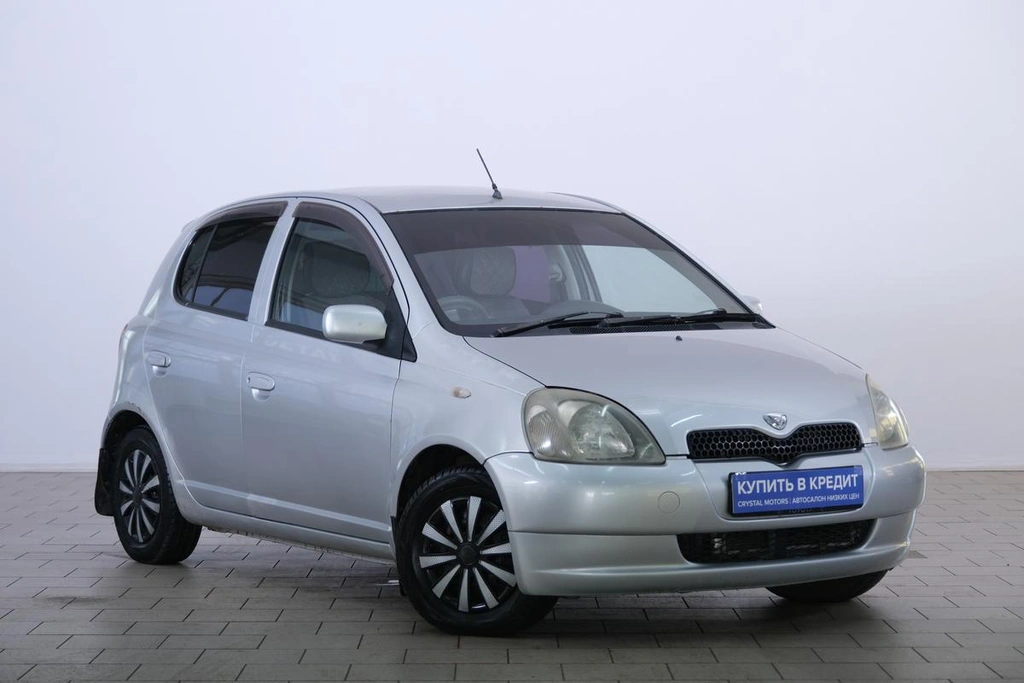 Хетчбэк Toyota Vitz 2000 года, 389000 рублей, Омск