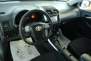 Седан Toyota Corolla 2012 года, 1049000 рублей, Омск