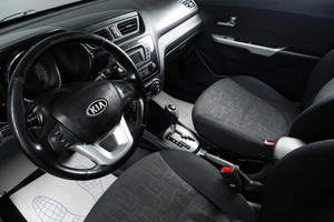 Хетчбэк Kia Rio 2013 года, 699000 рублей, Тюмень