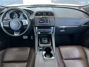 Внедорожник Jaguar F-Pace 2016 года, 3200000 рублей, Уфа