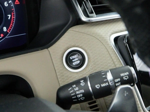 Внедорожник Land Rover Range Rover Velar 2018 года, 3588050 рублей, Москва