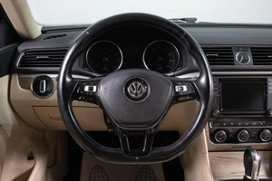Седан Volkswagen Passat 2017 года, 1899000 рублей, Сургут
