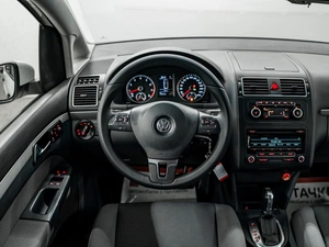 Минивэн Volkswagen Touran 2012 года, 980000 рублей, Красноярск