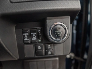 Минивэн Toyota Roomy 2018 года, 1025000 рублей, Красноярск
