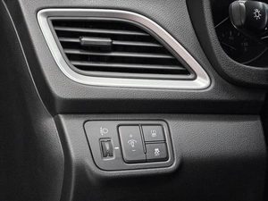 Седан Hyundai Solaris 2017 года, 1079000 рублей, Красноярск