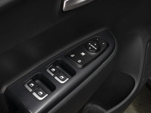 Хетчбэк Kia Rio X-Line 2018 года, 1250000 рублей, Омск