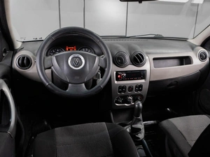 Седан Renault Logan 2011 года, 549000 рублей, Тюмень