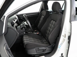 Универсал Volkswagen Golf 2018 года, 1993097 рублей, Москва