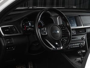 Седан Kia Optima 2018 года, 1999000 рублей, Тюмень