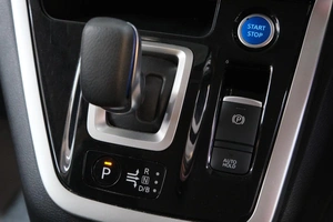 Минивэн Nissan Serena 2019 года, 2619000 рублей, Омск
