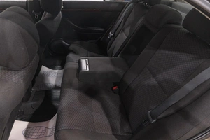 Седан Toyota Avensis 2005 года, 749000 рублей, Новокузнецк