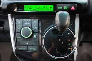 Минивэн Toyota Wish 2012 года, 1529000 рублей, Омск