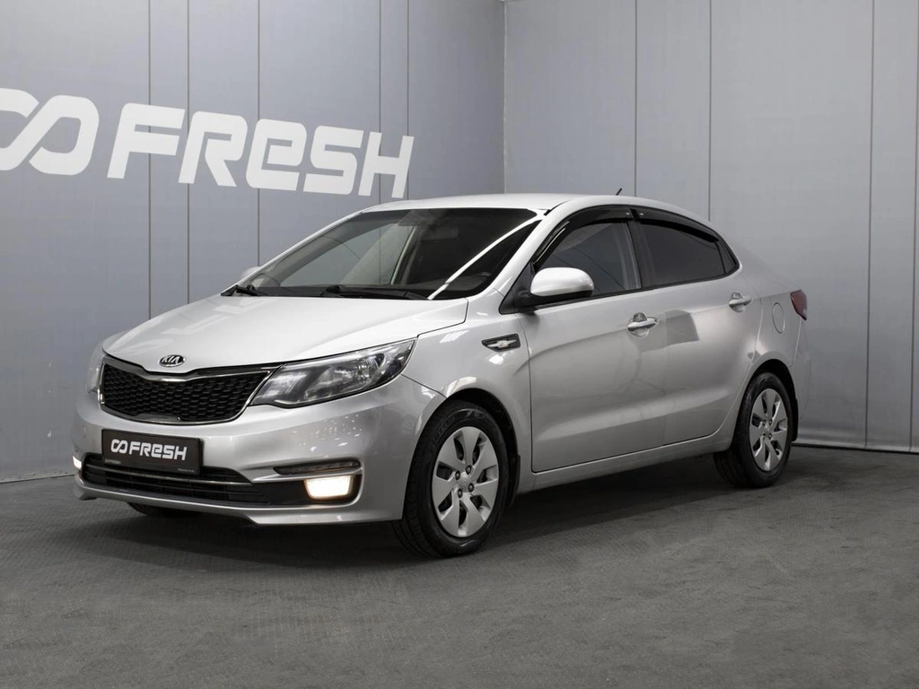Седан Kia Rio 2016 года, 880000 рублей, Омск