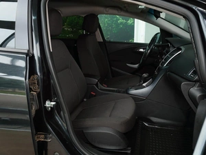 Седан Opel Astra 2013 года, 715000 рублей, Тверь