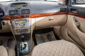 Седан Toyota Avensis 2005 года, 749000 рублей, Барнаул