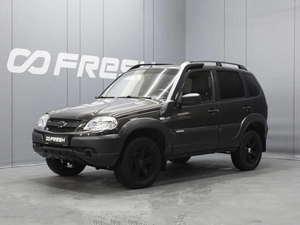 Внедорожник Chevrolet Niva 2014 года, 670000 рублей, Омск
