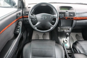 Универсал Toyota Avensis 2005 года, 1049000 рублей, Красноярск