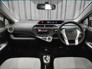 Хетчбэк Toyota Aqua 2014 года, 900000 рублей, Красноярск