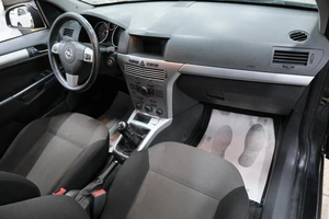 Хетчбэк Opel Astra 2014 года, 649000 рублей, Омск