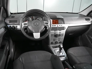 Седан Opel Astra 2010 года, 530000 рублей, Аксай