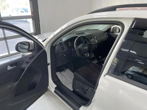 Внедорожник Volkswagen Tiguan 2011 года, 1030000 рублей, Смоленск