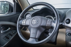 Внедорожник Toyota RAV4 2011 года, 1799000 рублей, Томск