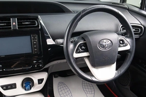 Лифтбек Toyota Prius 2016 года, 1969000 рублей, Оренбург