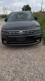 Внедорожник Volkswagen Tiguan 2018 года, 2380000 рублей, Красноярск
