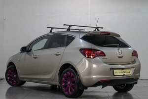 Хетчбэк Opel Astra 2011 года, 699000 рублей, Челябинск