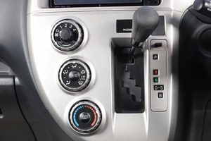 Хетчбэк Toyota Ractis 2010 года, 999000 рублей, Новосибирск