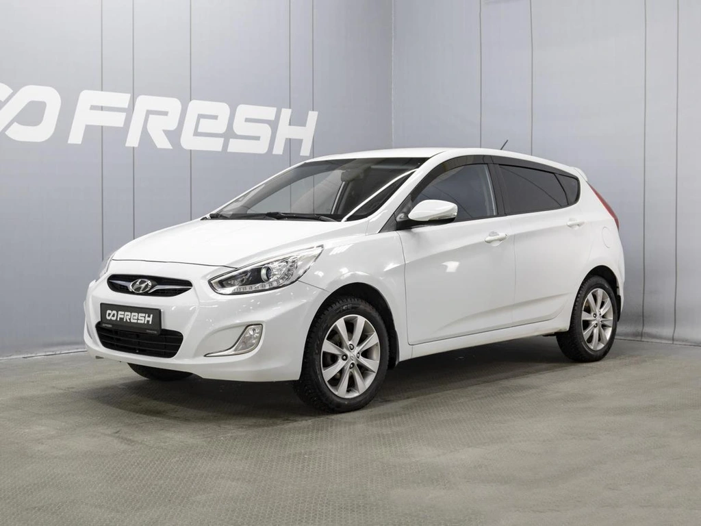 Хетчбэк Hyundai Solaris 2013 года, 890000 рублей, Омск