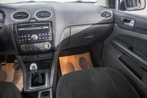 Седан Ford Focus 2006 года, 649000 рублей, Барнаул