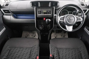 Минивэн Toyota Roomy 2017 года, 939000 рублей, Красноярск