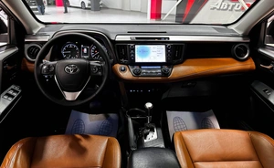 Внедорожник Toyota RAV4 2017 года, 2857000 рублей, Красноярск