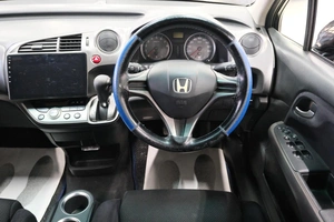 Минивэн Honda Stream 2008 года, 1019000 рублей, Омск