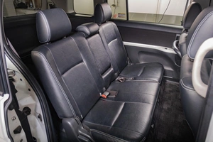 Минивэн Toyota Isis 2012 года, 1399000 рублей, Томск