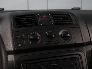Хетчбэк Skoda Fabia 2010 года, 590000 рублей, Омск
