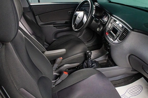 Седан Kia Rio 2010 года, 719000 рублей, Сургут