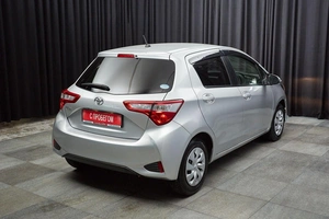 Хетчбэк Toyota Vitz 2018 года, 877000 рублей, Красноярск