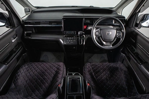 Минивэн Honda Stepwgn 2018 года, 2449000 рублей, Сургут