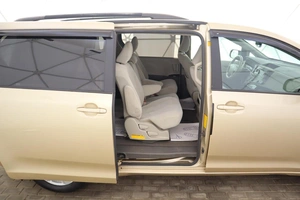Минивэн Toyota Sienna 2011 года, 2000000 рублей, Обнинск