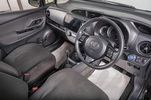 Хетчбэк Toyota Vitz 2017 года, 1279000 рублей, Томск