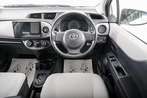 Хетчбэк Toyota Vitz 2011 года, 889000 рублей, Красноярск