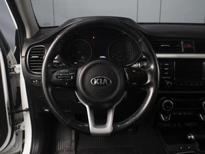 Хетчбэк Kia Rio X-Line 2018 года, 1450000 рублей, Омск