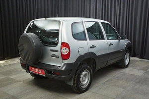 Внедорожник Chevrolet Niva 2018 года, 630000 рублей, Красноярск