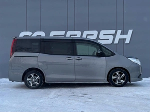 Минивэн Toyota Noah 2015 года, 1849000 рублей, Ижевск