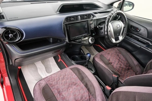 Хетчбэк Toyota Aqua 2016 года, 1109000 рублей, Красноярск